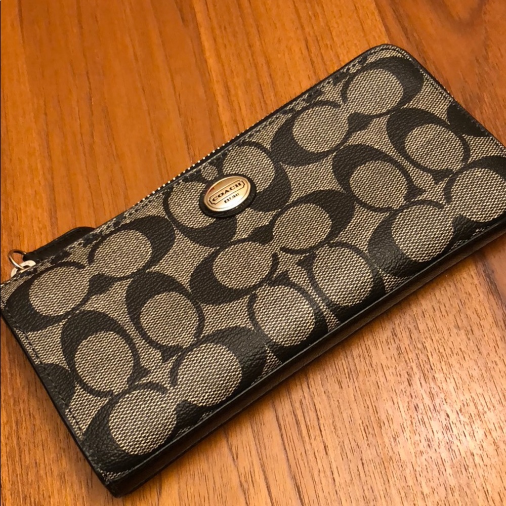 Authentic Coach Wallet NWOT!